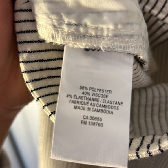 Reitmans White Striped Capri Pants Size 16 - Picture 8 of 8